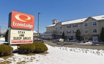Lynn Bowmaster and Michael Docter: Get EconoLodge project back on track